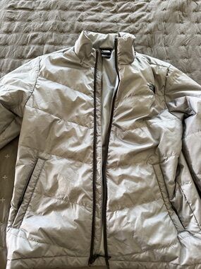 The North Face men’s  Light Gray Puffer Jacket-light weight